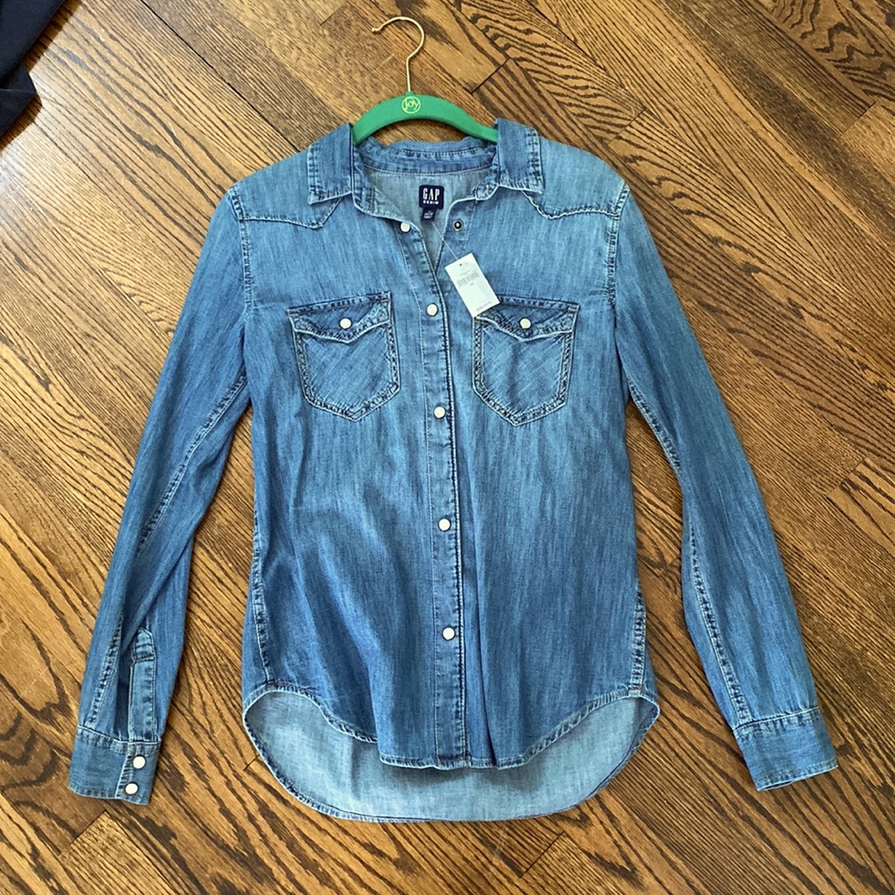 Gap denim shirt! New with tags! Xs
